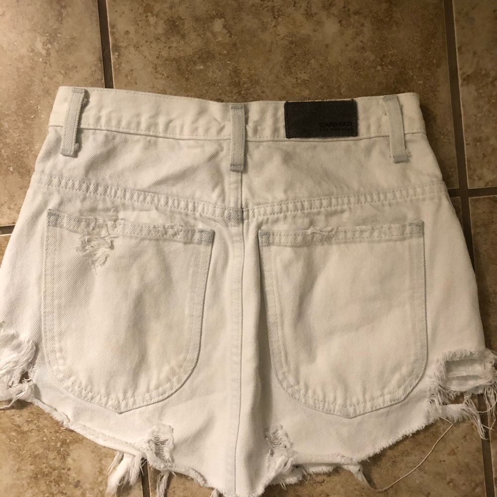 White front zip - Picture 3 of 3